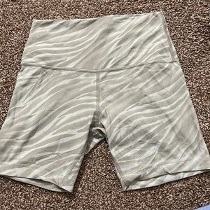 Lululemon Align Shorts, Size 6